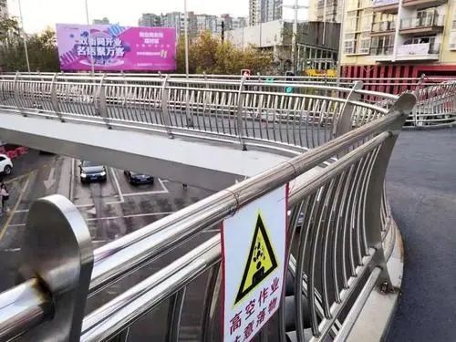 不銹鋼復(fù)合管護(hù)欄定做定制