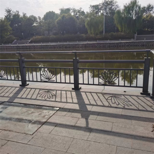 不銹鋼橋梁河道護欄