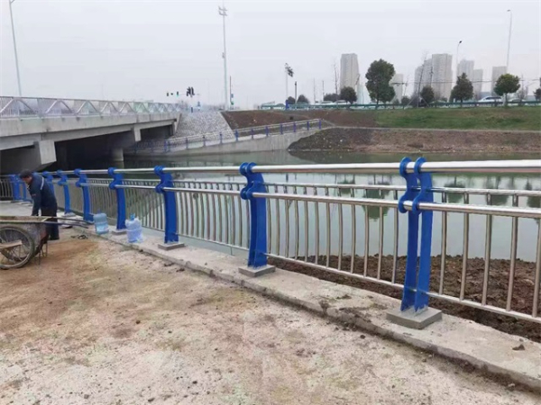 河道防撞護(hù)欄