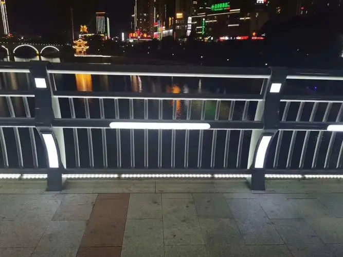燈箱護(hù)欄廠家