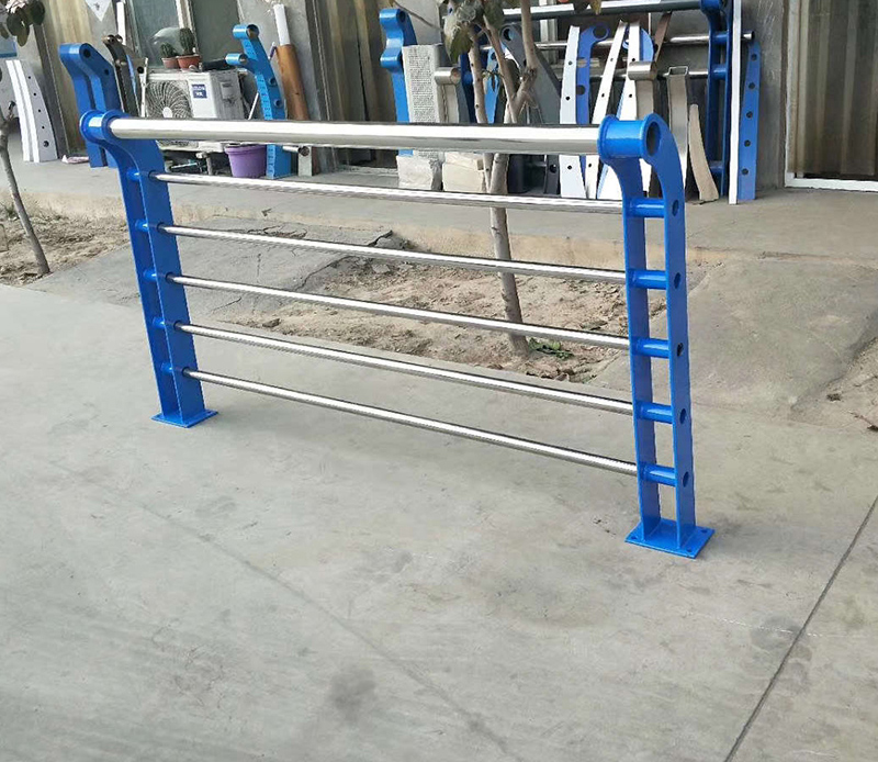 不銹鋼復(fù)合管護(hù)欄